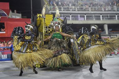 Rio de Janeiro, Brezilya, 22 Nisan 2022. Altın serisi samba okullarının geçit törenleri, Rio de Janeiro 'daki karnaval sırasında.