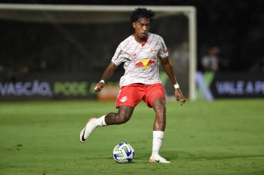 Rio de Janeiro, Brezilya, 6 Aralık 2023. Red Bull Bragantino takımından futbolcu Leo Realpe, Vasco ile oynanan maçta, Brezilya şampiyonluğu için, So Janurio Stadyumu 'nda.