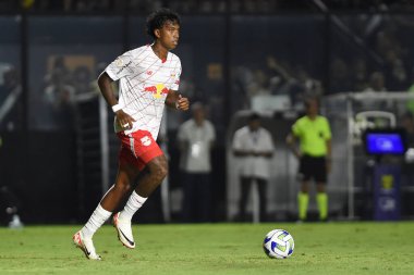 Rio de Janeiro, Brezilya, 6 Aralık 2023. Red Bull Bragantino takımından futbolcu Leo Realpe, Vasco ile oynanan maçta, Brezilya şampiyonluğu için, So Janurio Stadyumu 'nda.
