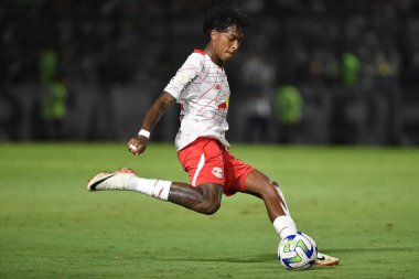 Rio de Janeiro, Brezilya, 6 Aralık 2023. Red Bull Bragantino takımından futbolcu Leo Realpe, Vasco ile oynanan maçta, Brezilya şampiyonluğu için, So Janurio Stadyumu 'nda.