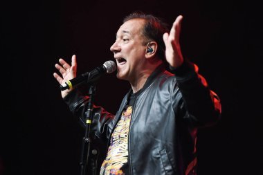 Rio de Janeiro, 10 Mayıs 2024. Rio de Janeiro 'daki Qualystage' da bir konser sırasında, rock grubu Biquini Cavadao 'nun vokalisti Bruno Gouveia.