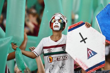 Rio de Janeiro, Brezilya, 29 Şubat 2024. Fluminense futbol takımının taraftarları LDU takımına karşı oynanan bir futbol maçında Recopa Sudamericana 2024 finalinde Maracan Stadyumu 'nda.