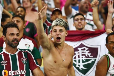 Rio de Janeiro, Brezilya, 29 Şubat 2024. Fluminense futbol takımının taraftarları LDU takımına karşı oynanan bir futbol maçında Recopa Sudamericana 2024 finalinde Maracan Stadyumu 'nda.
