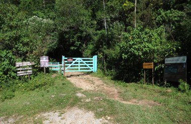Tres Picos Eyalet Parkı. Rio de Janeiro eyaletinin Nova Friburgo şehrinin dağlık bölgesinde, Serra do Mar 'da yer almaktadır.