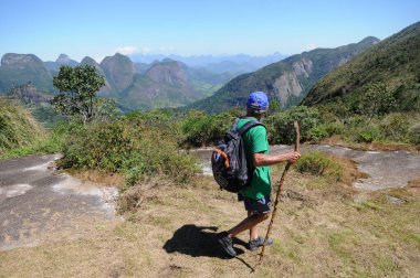 Rio de Janeiro, Brezilya, 3 Nisan 2024.Hike to Pico Cabea do Dragao in Tres Picos State Parkı. Rio de Janeiro eyaletinin Nova Friburgo şehrinin dağlık bölgesinde, Serra do Mar 'da yer almaktadır.