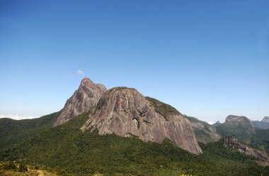 Tres Picos Eyalet Parkı. Rio de Janeiro eyaletinin Nova Friburgo şehrinin dağlık bölgesinde, Serra do Mar 'da yer almaktadır.