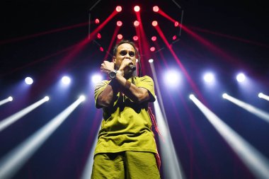 Rio de Janeiro, Brezilya, 17 Kasım 2023. Rio de Janeiro 'daki Qualystage' da verdiği konserde Brezilyalı Reggae grubu Ponto de Equilibrio 'nun solisti Helio Bentes..