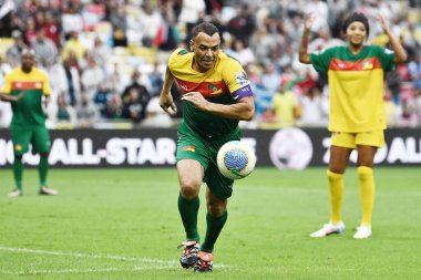 Rio de Janeiro, 27 Mayıs 2024. Rio Grande do Sul 'daki sel felaketinin kurbanlarının onuruna Maracan Stadyumu' nda düzenlenen yardım maçı..