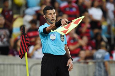Rio de Janeiro, Brezilya, 1 Mayıs 2024. Hakem yardımcısı Nailton Oliveira, Maracana Stadyumu 'ndaki Copa do Brasil maçında, Flamengo - Amazonia maçında....