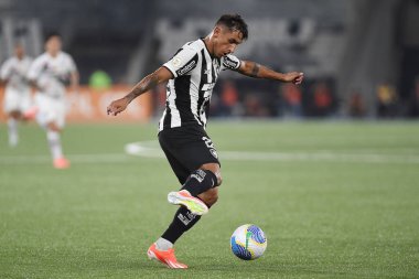Rio de Janeiro, Brezilya, 18 Nisan 2024. Botafogo ile Fluminense arasındaki futbol maçı, Brezilya şampiyonluğu için, Nilton Santos Stadyumu 'nda.