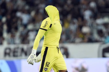 Rio de Janeiro, Brezilya, 2 Mayıs 2024. John Victor, Botafogo kalecisi, Vitria ile oynanan maçta, Copa do Brasil, Engenho Stadyumu 'nda.