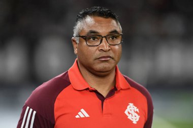 Rio de Janeiro, Brezilya, 21 Temmuz 2024. Futbol koçu Roger Machado, 2024 Brezilya Şampiyonası 'nda Botafogo ile oynanan maçta Nilton Santos Stadyumu' nda golünü kutluyor..