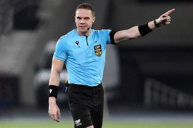 Rio de Janeiro, Brezilya, 26 Haziran 2024. Hakem Gustavo Bauermann, Brezilya Şampiyonası için Nilton Santos Stadyumu 'nda oynanan Botafogo-Red Bull Bragantino maçında....