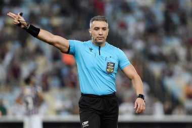 Rio de Janeiro, Brezilya, 4 Temmuz 2024. Futbol hakemi Felipe Lima, Fluminense - Internacional maçı sırasında, 2024 Brezilya Şampiyonası için Maracana Stadyumu 'nda düzenlendi..