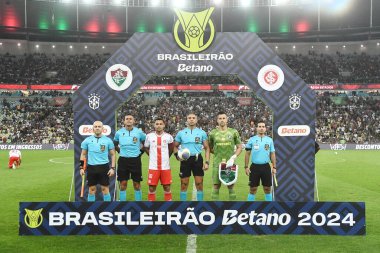 Rio de Janeiro, Brezilya, 4 Temmuz 2024. Futbol hakemi Felipe Lima, Fluminense - Internacional maçı sırasında, 2024 Brezilya Şampiyonası için Maracana Stadyumu 'nda düzenlendi..