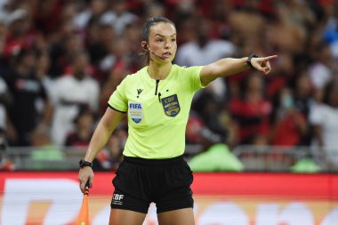 Rio de Janeiro, Brezilya, 23 Haziran 2024. Fluminense ve Flamengo takımları arasında oynanan 2024 Brezilya Şampiyonası maçında hakemler Maracan Stadyumu 'nda.