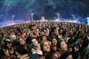 Rio de Janeiro, 3 Ekim 2019. Rio 'daki Rock Festivali sırasında Rio de Janeiro' da hayranlar ve izleyiciler.