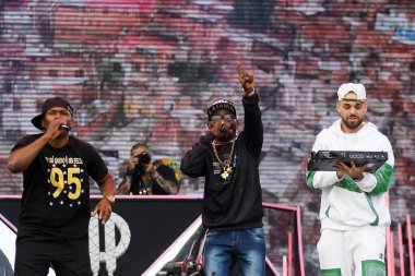 Rio de Janeiro, Brezilya, 3 Eylül 2022. MC ve funk şarkıcıları Cidinho ve Doca, Rio Rock 'ta bir gösteri sırasında.