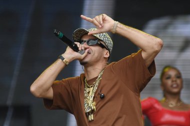 Rio de Janeiro, Brezilya, 3 Eylül 2022. Şarkıcı ve rapçi L7nnon, Rio Rock 'ta bir gösteri sırasında.