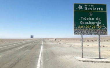San Pedro de Atacama, Şili, 15 Aralık 2024. Atacama Çölü 'ndeki Oğlak tropik bölgesinden geçen 23. yol..