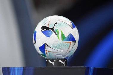 Rio de Janeiro, Brezilya, 28 Şubat 2025. Botafogo - Racing maçından önce Nlton Santos Stadyumu 'nda oynanan Recopa 2025 finalinden kalma futbol topu.