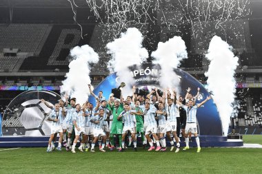 Rio de Janeiro, Brezilya, 28 Şubat 2025. 2025 Recopa finalinde Botafogo 'ya karşı Nlton Santos Stadyumu' nda yarışan yarışçılar