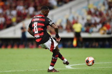 Rio de Janeiro, Brezilya, 22 Nisan 2025. Maracana Stadyumu 'ndaki Carioca Şampiyonası' nda Marica takımına karşı oynanan maçta, Flamengo takımından futbolcular.