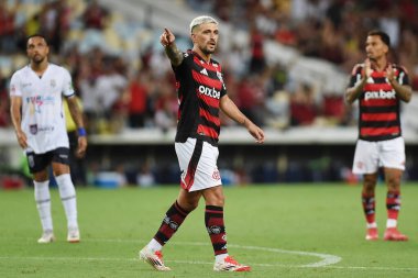 Rio de Janeiro, Brezilya, 22 Nisan 2025. Maracana Stadyumu 'ndaki Carioca Şampiyonası' nda Marica takımına karşı oynanan maçta, Flamengo takımından futbolcular.