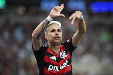 Rio de Janeiro, Brezilya, 22 Nisan 2025. Maracana Stadyumu 'ndaki Carioca Şampiyonası' nda Marica takımına karşı oynanan maçta, Flamengo takımından futbolcular.