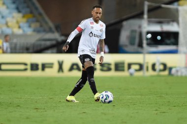 Rio de Janeiro, Brezilya, 13 Nisan 2025. Santos takımından futbolcu Neymar Jr, Fluminense ile oynanan maçta, Brezilya Şampiyonası 'nda, Maracan Stadyumu' nda.