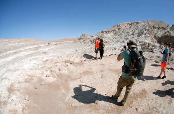 San Pedro de Atacama, Şili, 13 Aralık 2024. Ay Vadisi. Atacama Çölü 'nü keşfeden turistler.