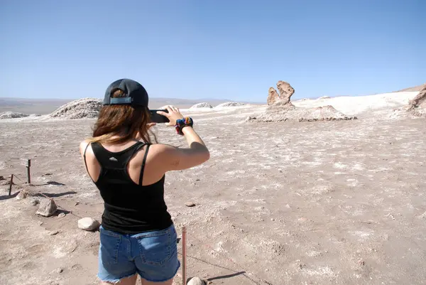 San Pedro de Atacama, Şili, 13 Aralık 2024. Ay Vadisi. Atacama Çölü 'nü keşfeden turistler.