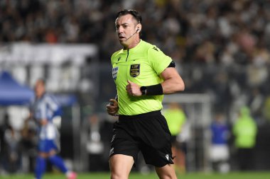Rio de Janeiro, Brazil, August 7, 2025. Football referee Raphael Claus, during a Vasco vs CSA football match, valid for the Brazilian Cup, at the Sao Januario stadium.
