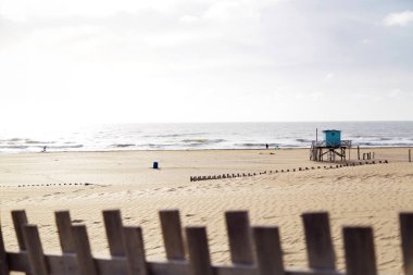 Sahilde güzel bir yaz sabahı. Mar Azul, Arjantin. Yumuşak renklerde yüksek karşıtlık fotoğrafı.