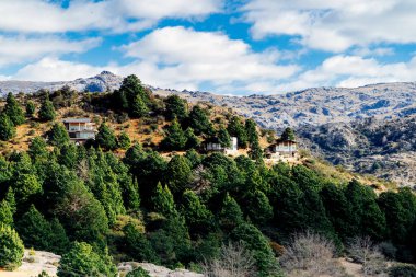 La Cumbrecita, Cordoba, Arjantin. Dağların üzerindeki Arjantin köyünün kış manzarası. Cordoba Eyaleti 'nin önemli gezgin noktası.