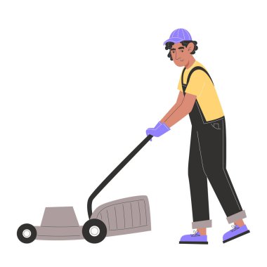 Genç bir adam çim biçme makinesiyle çimleri biçiyor.