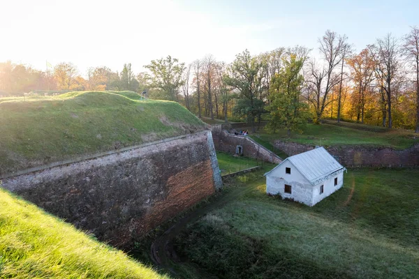 Jaromer, Çek Cumhuriyeti - 17 Ekim 2022: Josefov Kalesi, mezarlık ve yeraltı. Dikkati dağılmış. Yüksek kalite fotoğraf
