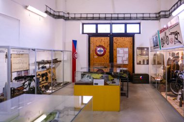 Orlicke Hory, Çek Cumhuriyeti - 18 Ekim 2022: Çek Cumhuriyeti, Orlicke Hory 'deki Hanicka topçu kalesi ve sığınağı. Dikkati dağılmış. Yüksek kalite fotoğraf