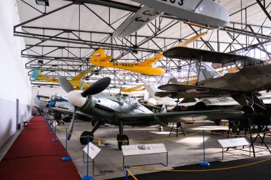 Prag, Çek Cumhuriyeti - 19 Ekim: Kbely Hava Müzesi 'nde askeri teçhizat ve uçak sergisi. Prag, Çek Cumhuriyeti. Dikkati dağılmış. Yüksek kalite fotoğraf