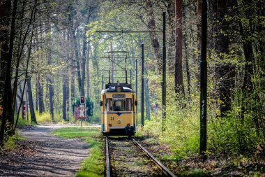 Berlin, Almanya - 21 Nisan 2023: Woltersdorf, Brandenburg, Almanya yakınlarındaki tarihi Woltersdorf Tramvayı. Yüksek kalite fotoğraf