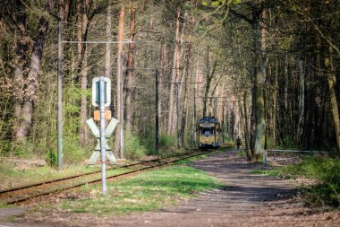 Berlin, Almanya - 21 Nisan 2023: Woltersdorf, Brandenburg, Almanya yakınlarındaki tarihi Woltersdorf Tramvayı. Yüksek kalite fotoğraf