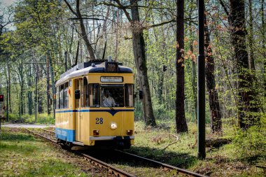 Berlin, Almanya - 21 Nisan 2023: Woltersdorf, Brandenburg, Almanya yakınlarındaki tarihi Woltersdorf Tramvayı. Yüksek kalite fotoğraf
