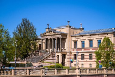 Schwerin, Almanya - 8 Mayıs 2023: Schwerin Devlet Müzesi Schwerin, 1882 yılında Mecklenburg-Schwerin Grandükü Frederick Francis tarafından kuruldu. Yüksek kalite fotoğraf