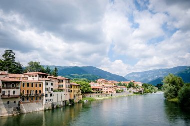 Bassano del Grappa, İtalya - 12 Haziran 2023: Bassano del Grappa, Veneto, İtalya 'nın tarihi binaları. Yüksek kalite fotoğraf