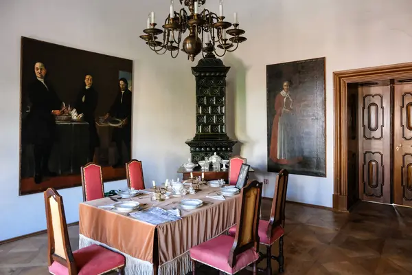 Manetin, Çek Cumhuriyeti - 2 Temmuz 2025: Manetin Barok Malikânesi, Yazın bahçeli kale ya da şato, romantik atmosfer, Parklı klasik tarzda antik aristokratik konut. Yüksek kalite fotoğraf