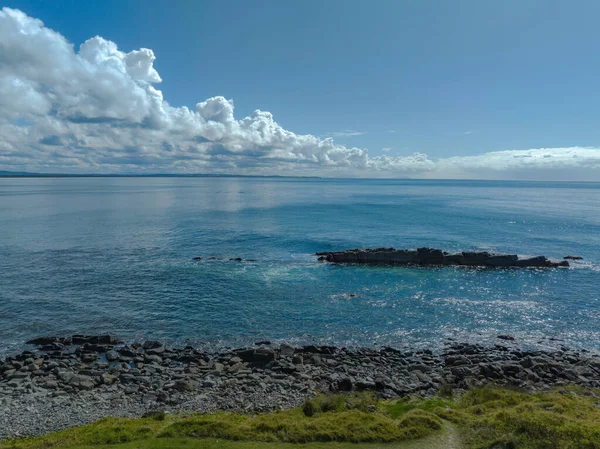 Ημερήσια Θαλασσογραφία Σύννεφα Στην Παραλία Pebbly Στο Forster Στην Ακτή — Φωτογραφία Αρχείου