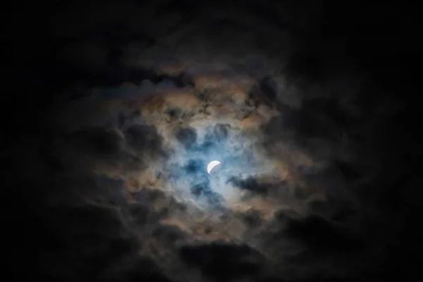 Całkowite Zaćmienie Pełni Księżyca Przerwane Przez Zachmurzenie Zostało Zrobione Macmasters — Zdjęcie stockowe