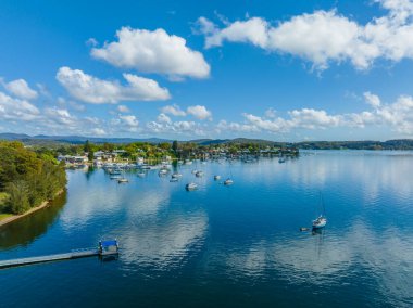 Toronto, NSW, Avustralya 'daki Macquarie Gölü üzerinde gündüz görüşü