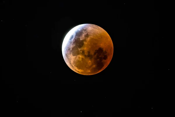 月と血の月の皆既日食の間の満月 オーストラリア ニューサウスウェールズ州のMacmaster Beachで撮影 — ストック写真