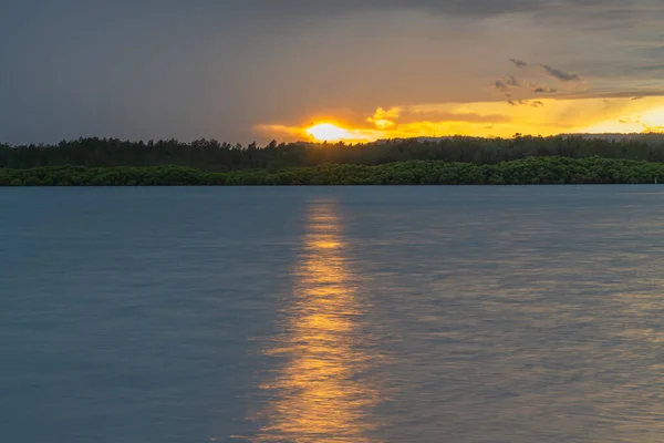 Sonnenaufgang Wasserlandschaft Mit Regenwolken Woy Woy Der Central Coast Nsw — Stockfoto